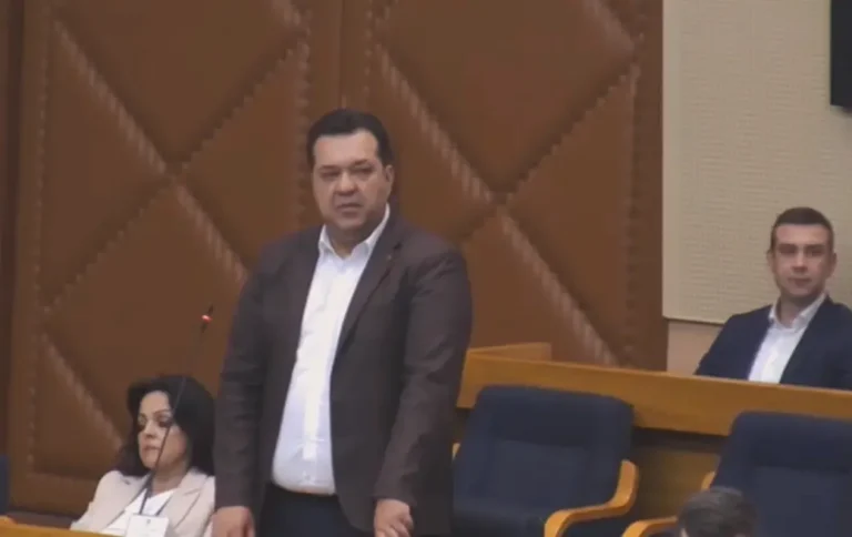 sasa-grbic-skupstina