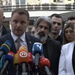 Draško Stanivuković govori ispred konzulata Hrvatske u Banjoj Luci o zadržavanju na granici.