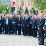 Draško Stanivuković, Igor Kalabuhov i Savo Minić polažu vijence na spomenik '12 beba' i NOB spomenik u Banjoj Luci povodom Dana grada.