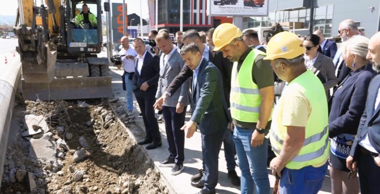 Gradonačelnik Banjaluke i odbornici skupštinske većine obilaze radove na vodovodnom sistemu Tunjice 1 i 2 u Banja Luku.