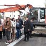 Gradonačelnik Draško Stanivuković obilazi radove na izgradnji trotoara u naselju Ada u Banjoj Luci.