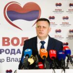 Prof. dr Vlado Đajić govori na osnivačkoj konferenciji partije Volja naroda u Banjoj Luci.