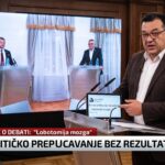 Ilustracija vijesti: Saša Grbić (SDP) drži tablet sa svojom izjavom o lobotomiji mozga, dok se u pozadini na velikom ekranu vidi TV duel Draška Stanivukovića i Save Minića. Na slici je i grafika sa natpisom o političkom prepucavanju bez rezultata.