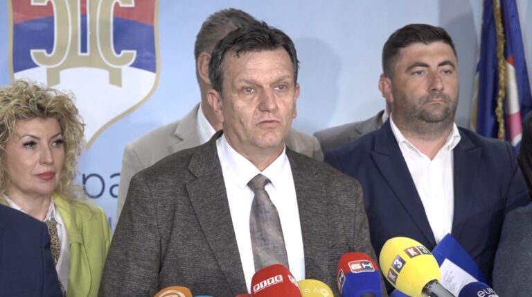 Branko Blanuša predsjednik SDS-a govori na konferenciji za medije nakon sjednice Glavnog odbora stranke.