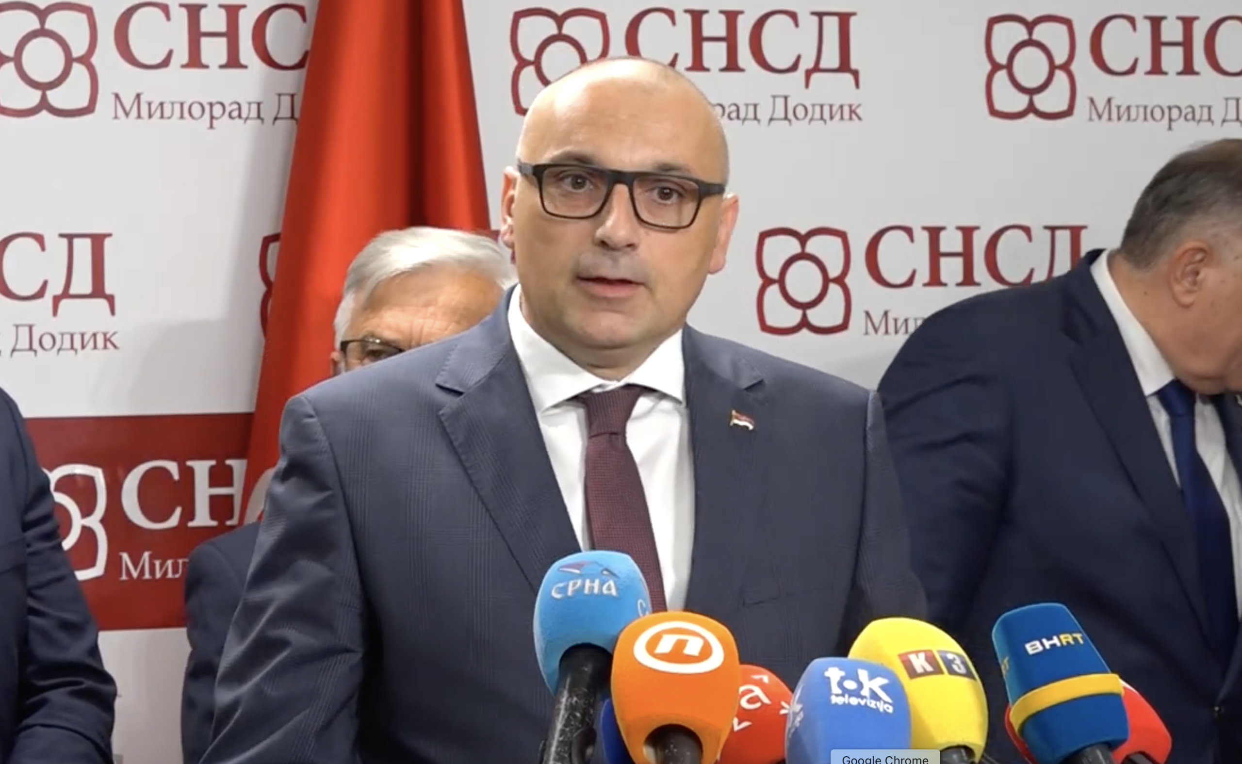 Darko Banjac, predsjednik Narodne partije Srpske (NPS), govori na konferenciji za novinare o političkoj stabilnosti Republike Srpske.