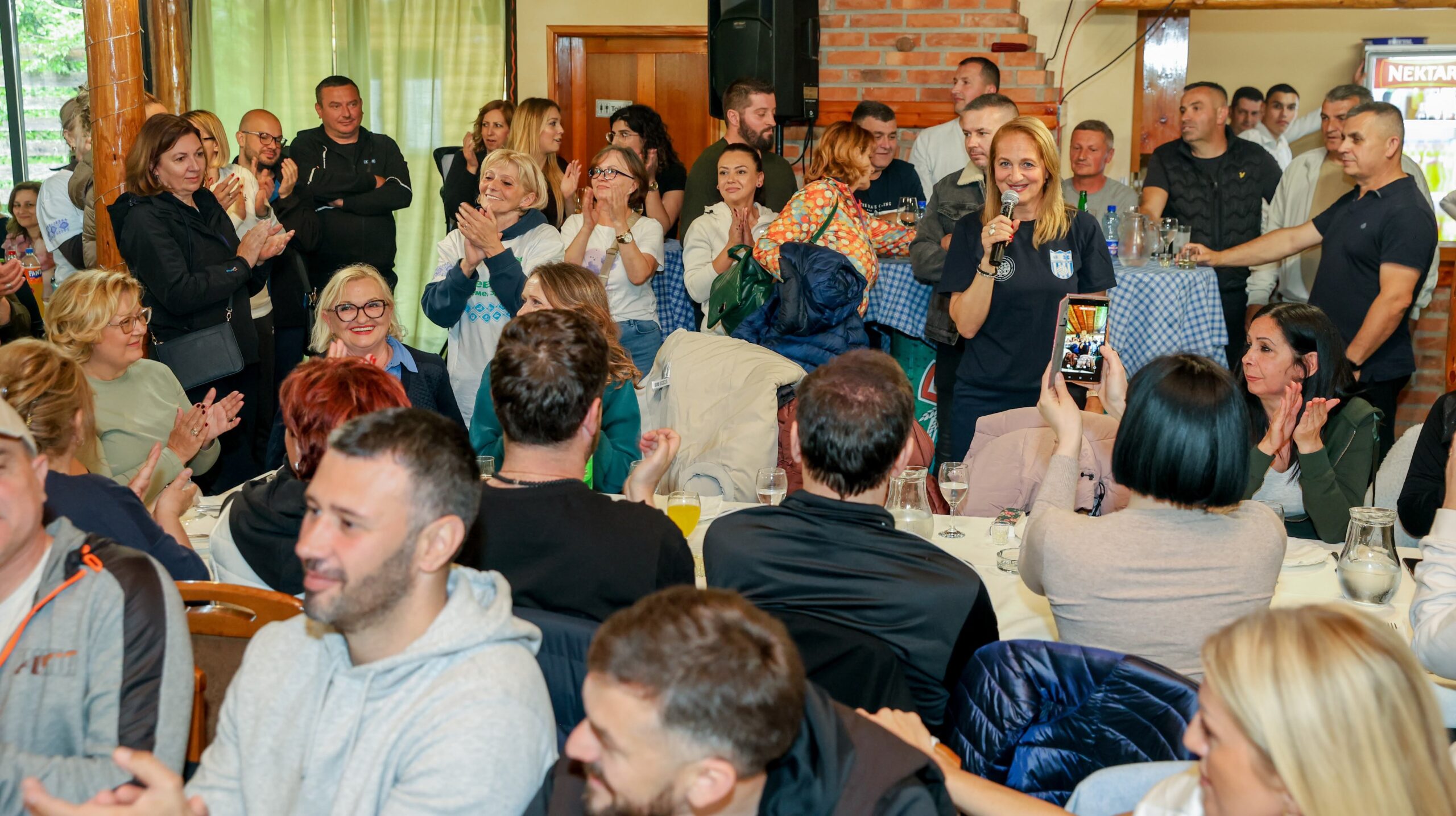 Dr Nevena Todorović direktorica Doma zdravlja Banja Luka daje izjavu na izletu radnika u Jaružanima