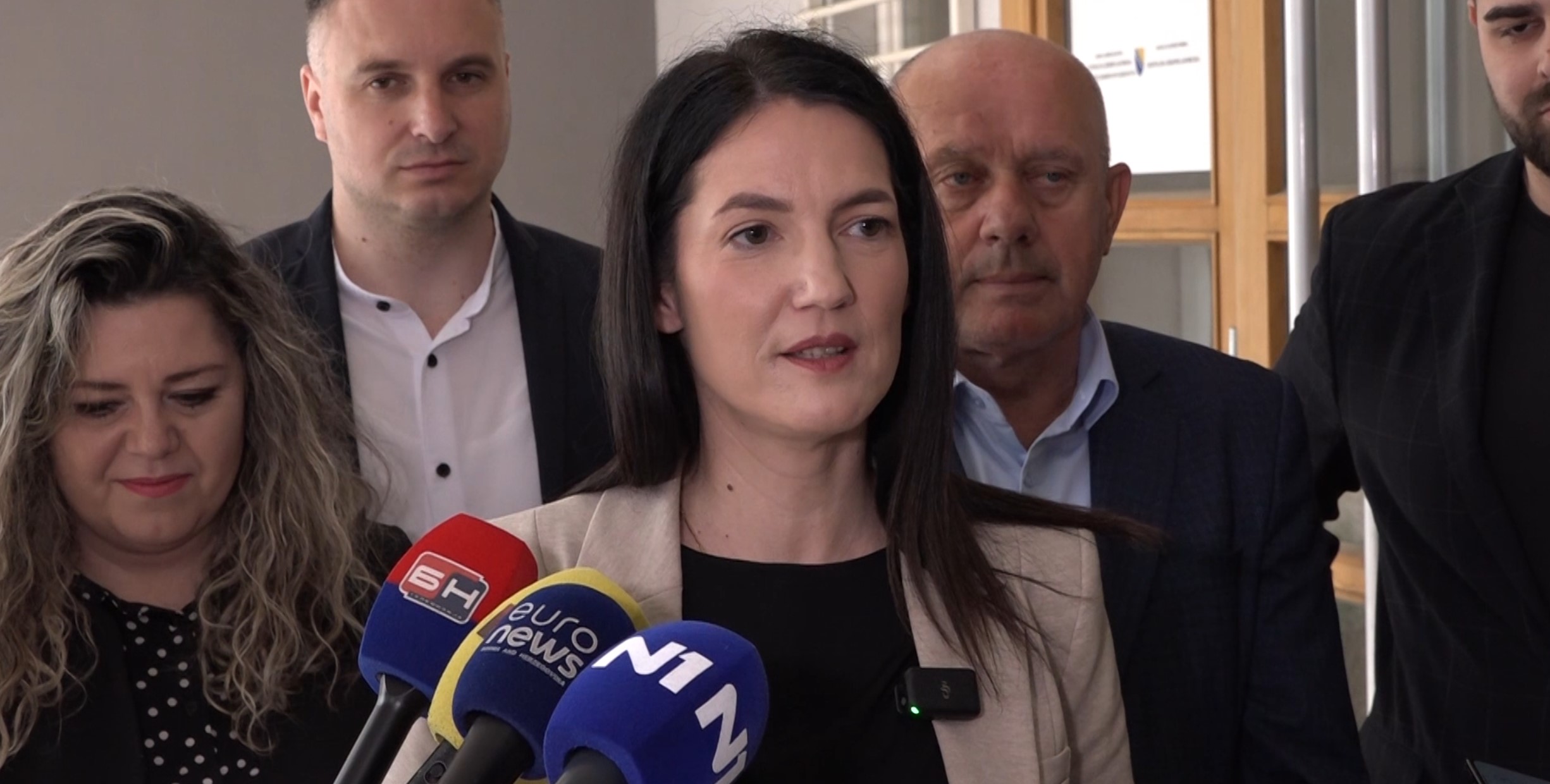 Jelena Trivić na konferenciji za novinare govori o prijavi Narodnog fronta za izbore
