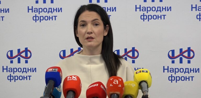 Jelena Trivić na konferenciji za novinare Narodnog fronta u Banjoj Luci.