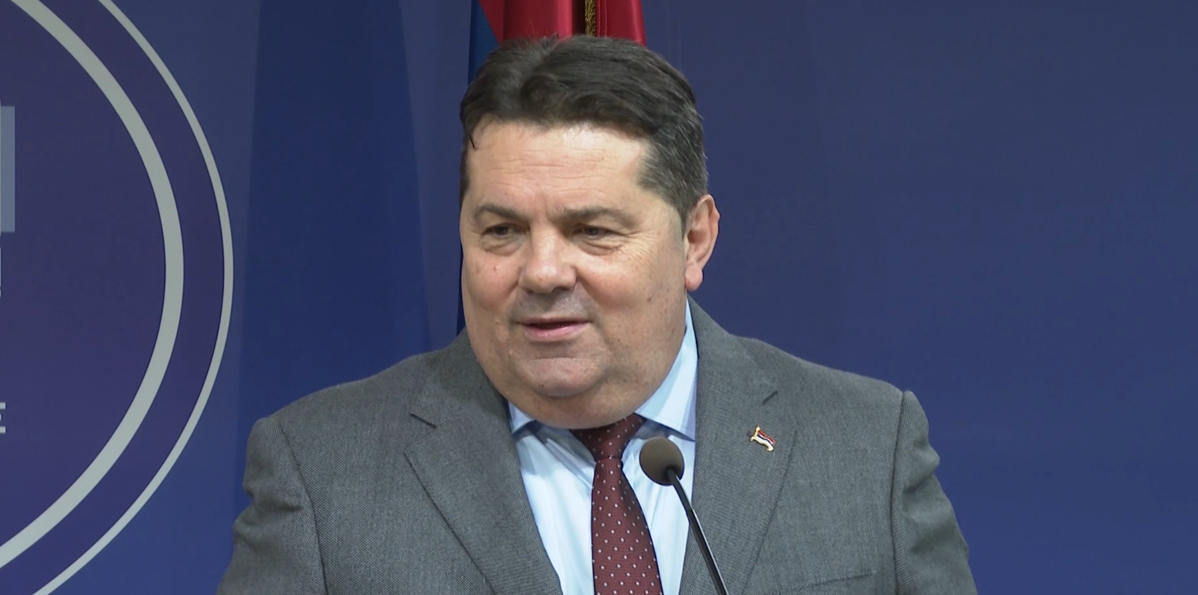 Nenad Stevandić govori na konferenciji za novinare u Narodnoj skupštini Republike Srpske