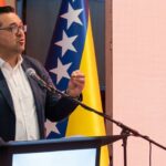 Saša Grbić, narodni poslanik u NSRS, govori na javnoj tribini SDP BiH u Banjoj Luci pod nazivom "Djela, a ne riječi".