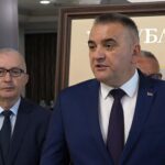 Savo Minic, ministar u Vladi Republike Srpske, govori na konferenciji za novinare o krivicnim prijavama i slobodi govora.