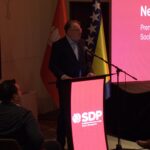 Učesnici javne tribine SDP-a pod nazivom "Djela, a ne riječi" u Banjoj Luci.