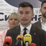 Bojan Kresojević tokom obraćanja medijima o povlačenju zakona u Narodnoj skupštini Republike Srpske.