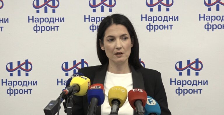 Jelena Trivić na konferenciji za medije Narodnog fronta u Banjaluci