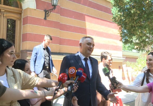Savo Minić predsednik Vlade Republike Srpske daje izjavu medijima