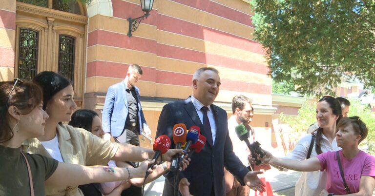 Savo Minić predsednik Vlade Republike Srpske daje izjavu medijima