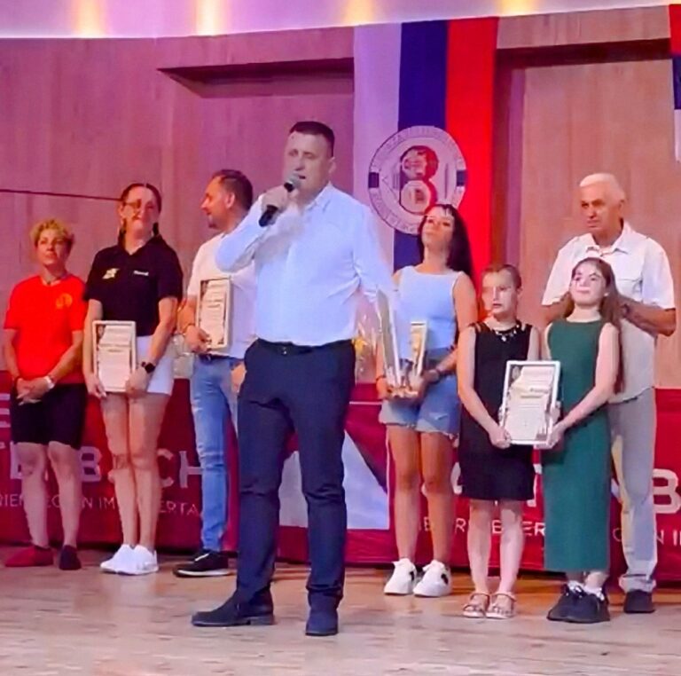 Vlado Đajić na folklornoj manifestaciji sa srpskom dijasporom u Italiji.