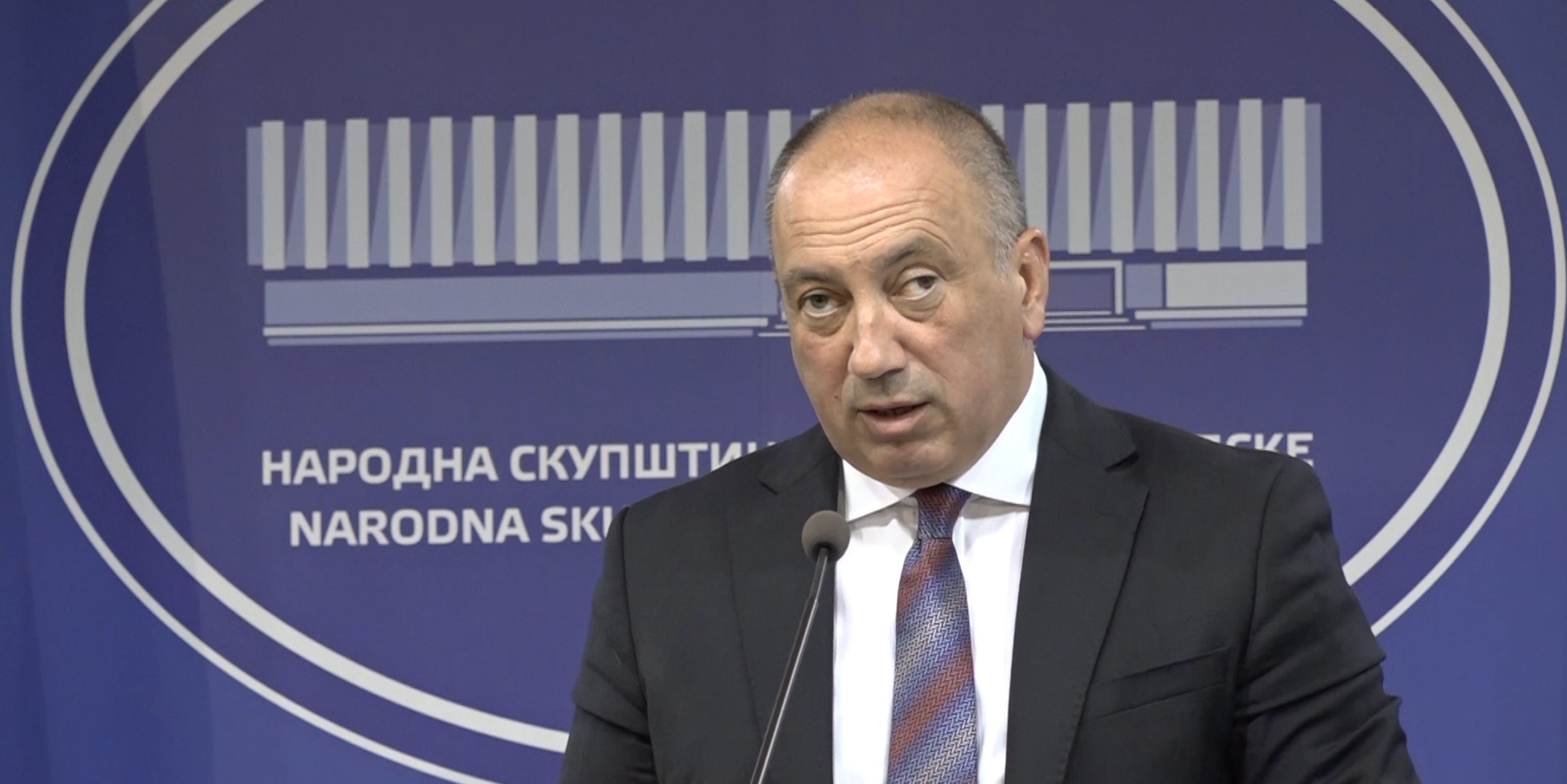 Igor Crnadak na vanrednoj konferenciji za novinare u Banjaluci govori o prijetnjama Nenada Stevandića