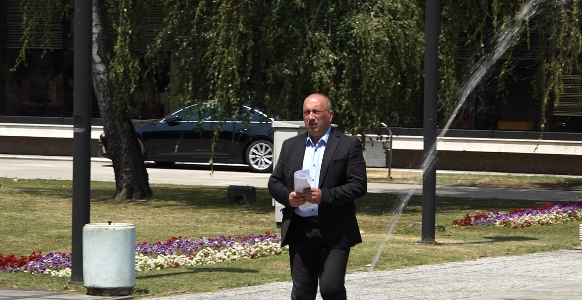 Igor Crnadak na konferenciji za medije ispred Narodne skupštine Republike Srpske u Banjoj Luci.
