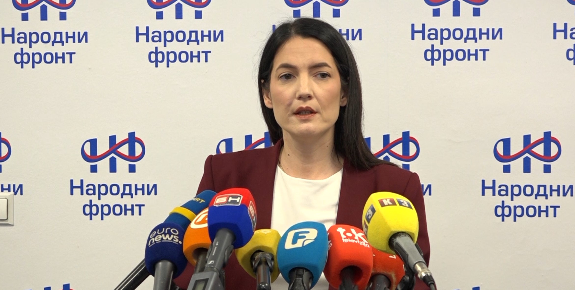 Jelena Trivić na konferenciji za medije Narodnog fronta u Banjoj Luci govori o budžetskom deficitu Republike Srpske