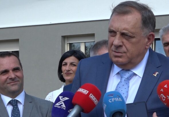 Milorad Dodik daje izjavu medijima povodom bezbjednosnog incidenta na Palama.
