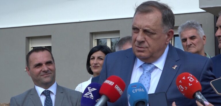 Milorad Dodik daje izjavu medijima povodom bezbjednosnog incidenta na Palama.
