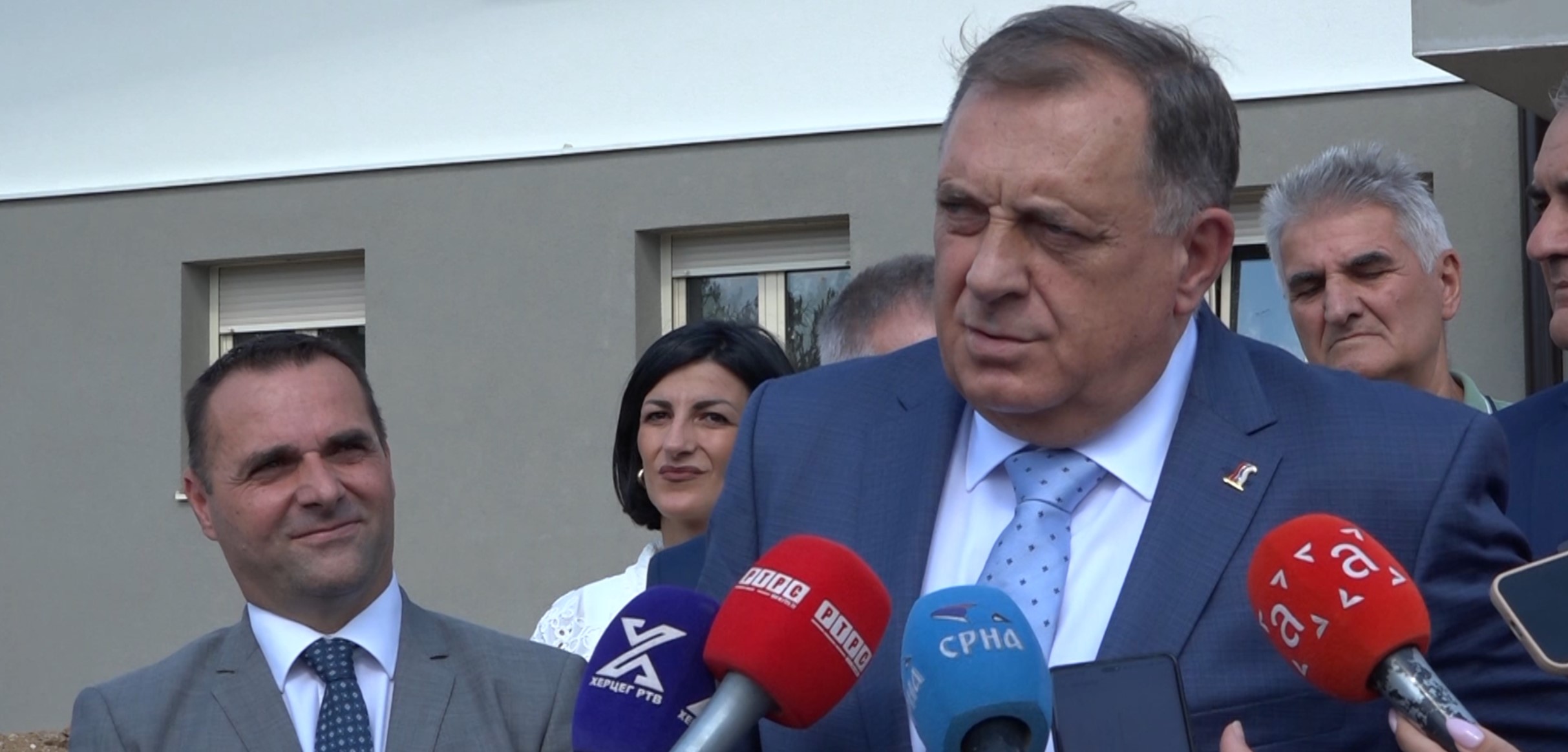 Milorad Dodik daje izjavu medijima povodom bezbjednosnog incidenta na Palama.