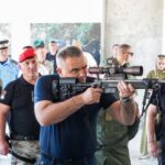 Savo Minić na prezentaciji i testiranju nove sportsko-taktičke snajperske puške preduzeća Kosmos