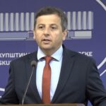 Nebojša Vukanović govori na konferenciji za novinare nakon incidenta u Skupštini