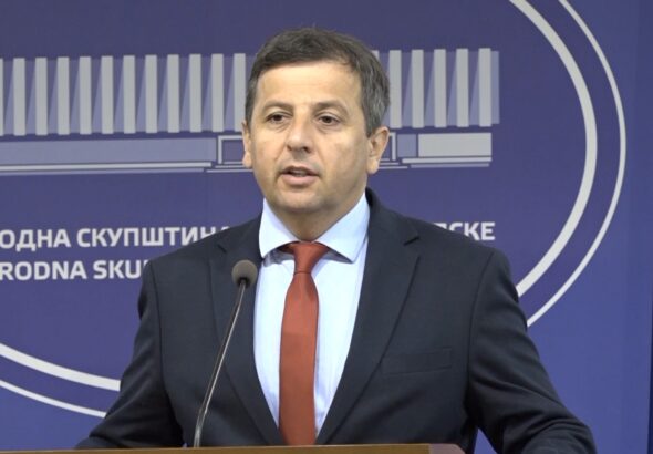 Nebojša Vukanović govori na konferenciji za novinare nakon incidenta u Skupštini