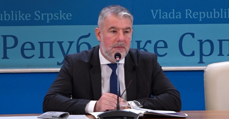 Ministar Alen Šeranić na konferenciji za medije povodom rekonstrukcije Bolnice u Prijedoru
