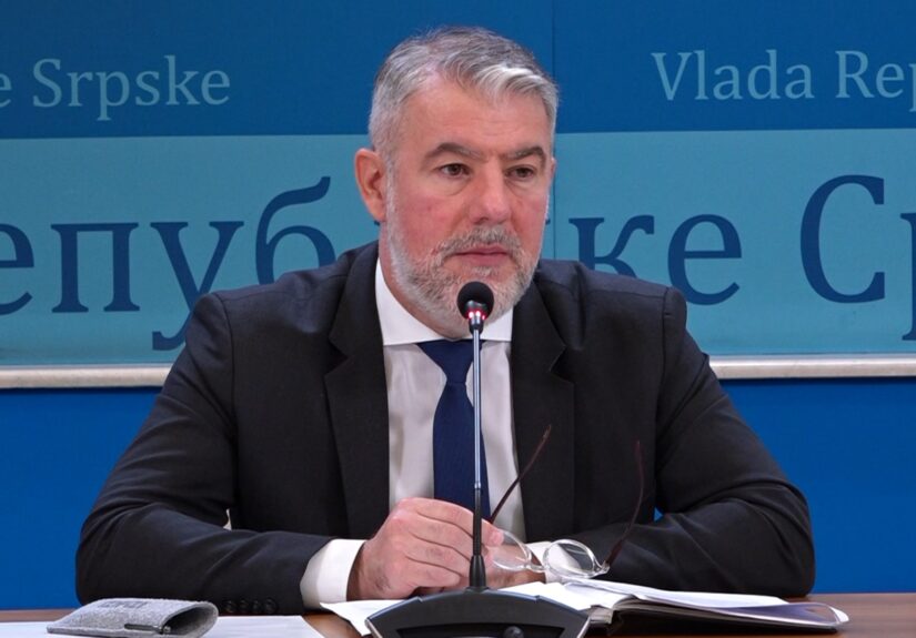 Ministar Alen Šeranić na konferenciji za medije povodom rekonstrukcije Bolnice u Prijedoru