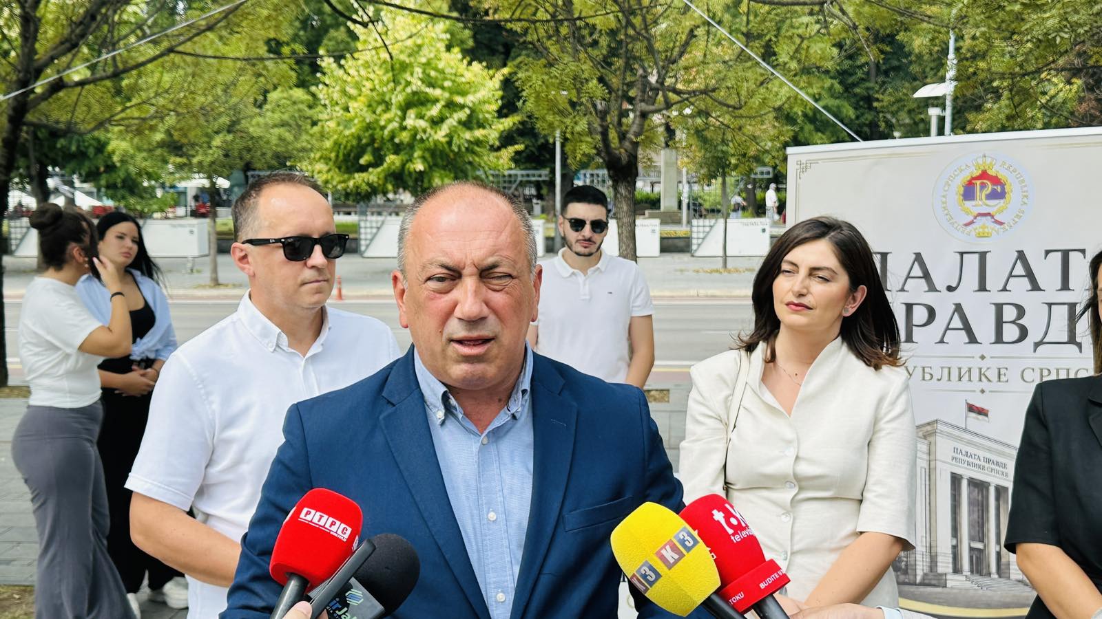 Igor Crnadak na konferenciji za medije predstavlja projekat Palata pravde Republike Srpske