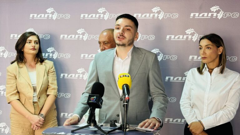 Živko Praštalo izvršni sekretar PDP Republike Srpske govori na konferenciji za medije u Banjaluci