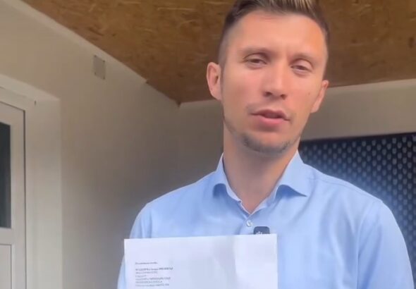 Bojan Kresojević u posjeti Dušanki Đukelić majci prve od 12 banjalučkih beba kojoj je odbijen status civilne žrtve rata