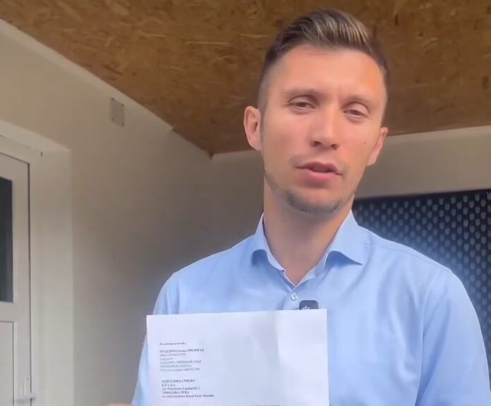 Bojan Kresojević u posjeti Dušanki Đukelić majci prve od 12 banjalučkih beba kojoj je odbijen status civilne žrtve rata