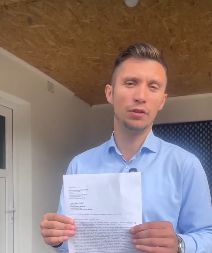 Bojan Kresojević u posjeti Dušanki Đukelić majci prve od 12 banjalučkih beba kojoj je odbijen status civilne žrtve rata