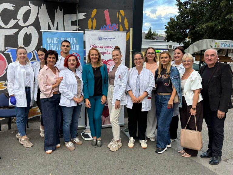 Dr Nevena Todorović i dr Mladen Šukalo na preventivnim pregledima povodom Svjetskog dana srca u Banjoj Luci