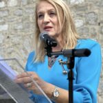 Dr Nevena Todorović drži emotivan govor na saboru u Jelašinovcima podno Grmeča
