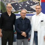 Prof. dr Siniša Dučić drži predavanje o prelomima distalnog humerusa kod djece u UKC RS