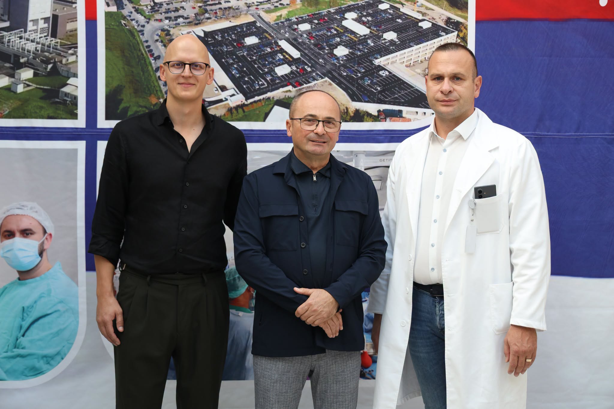 Prof. dr Siniša Dučić drži predavanje o prelomima distalnog humerusa kod djece u UKC RS