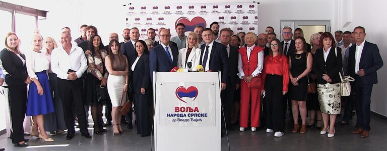 Dr Vlado Đajić i kandidati pokreta Volja naroda Srpske na predstavljanju izborne liste