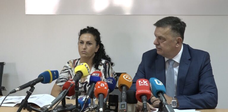Zoran Tegeltija na konferenciji za medije govori o povratu PDV-a na prvu nekretninu