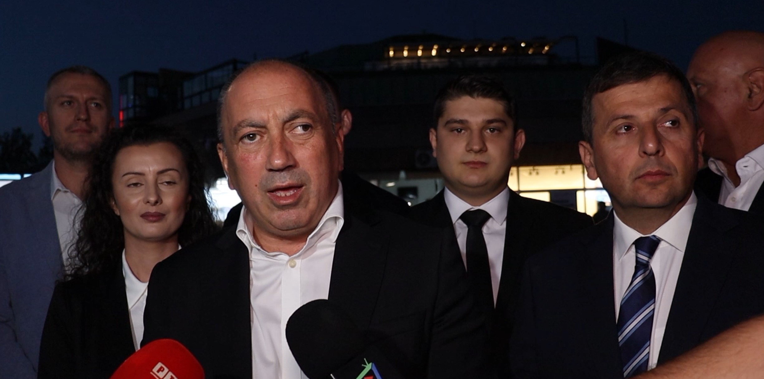Igor Crnadak govori na završnoj tribini PDP Republike Srpske na Trgu Krajine u Banjaluci.