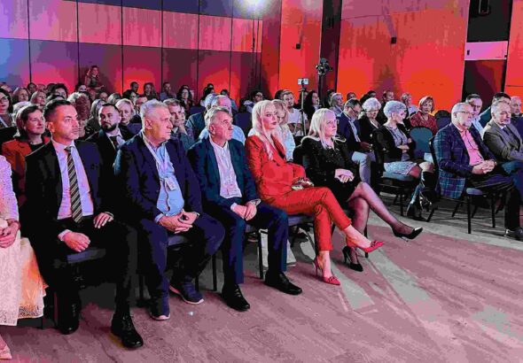 XXI Dani porodicne medicine na Jahorini - Prim. dr Drasko Kupresak i ucesnici konferencije